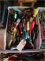 LARGE LOT OF SCREW DRIVERS, NUT DRIVERS, ETC