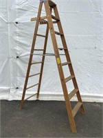 8' Wooden Step Ladder