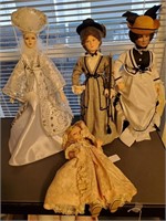 4 Ceramic Dolls With Stands