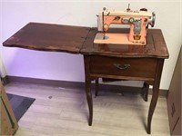 Vintage De Luxe Zig Zag 105 Sewing Machine / Table