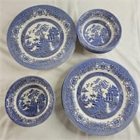 EIT England Blue Willow bowls w/ plates