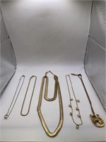 NECKLACE LOT OF 5