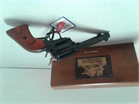 New Heritage .22 LR 6 shot revolver w/ 4 3/4"