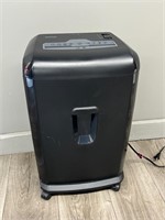 Staples 15-Sheet Cross-Cut Shredder