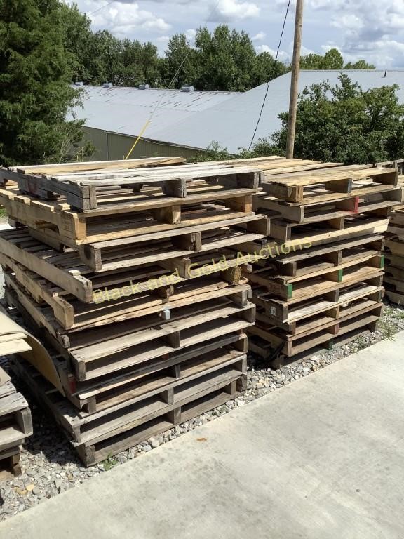 21 Wooden Pallets