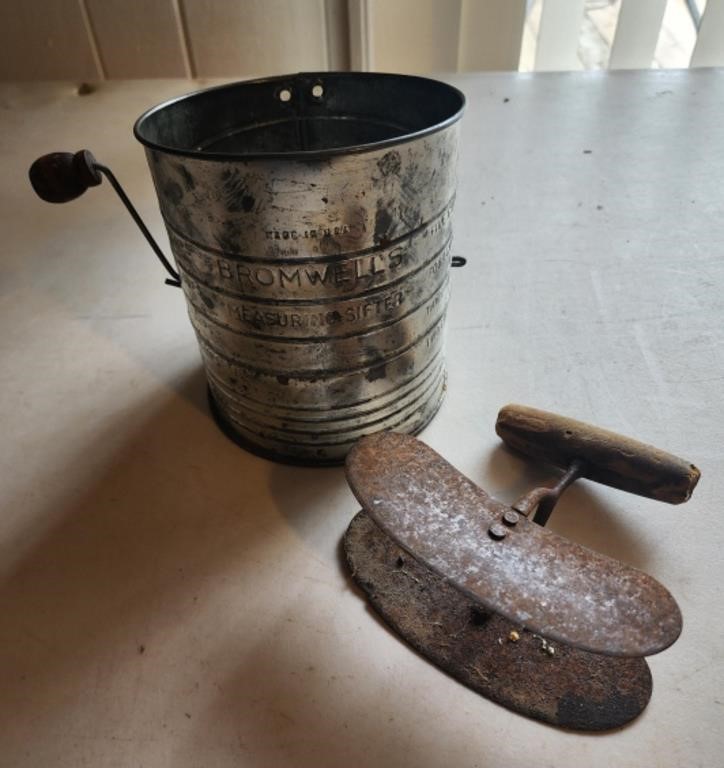 BROMWELL MEASURING SIFTER, Primitive Food Slicer