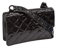 CHANEL BLACK PATENT LEATHER QUILTED SHOULDER BAG