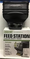 IN BOX FEED STATION 6 GALLON GRAVITY FEEDER