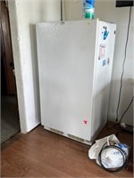 Upright Chest Freezer 28 x 27 x 4 1/2 feet