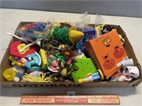 MIXED LOT OF VINTAGE COLLECTIBLE TOYS