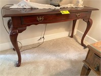 QUEEN ANNE STYLE FOYER TABLE APPROX  48 IN W X 17