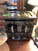 CHINESE LACQUERED HIGH RELIEF JEWELRY BOX