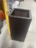 WICKER PLANTER BOX