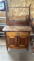 ANTIQUE WOODEN COMMODE