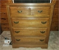 Vintage wooden 4 drawer dresser SEE DESCRIPTION