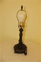 Table lamp w/ round base