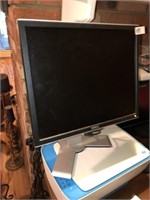 19" Dell Flat Screen Monitor & Keyboard