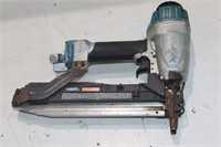 MAKITA AT1150A PNEUMATIC STAPE GUN