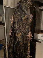 CAMO BLIND FOR HUNTERS TO USE