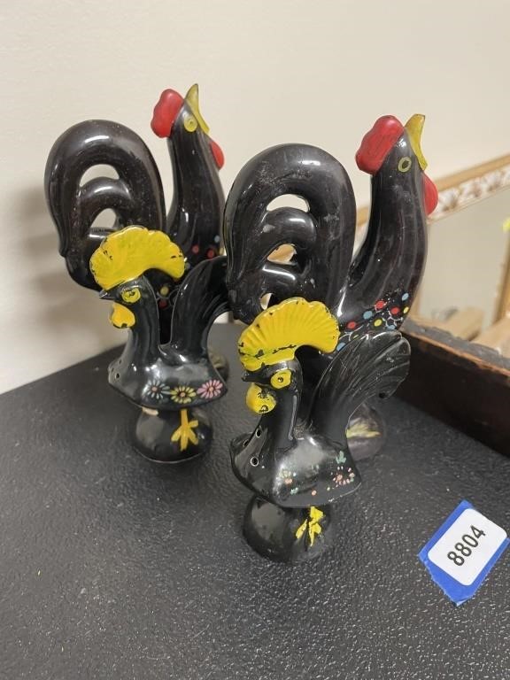 4 rooster salt and pepper shakers,
