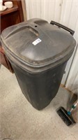 Garbage can with wheels
