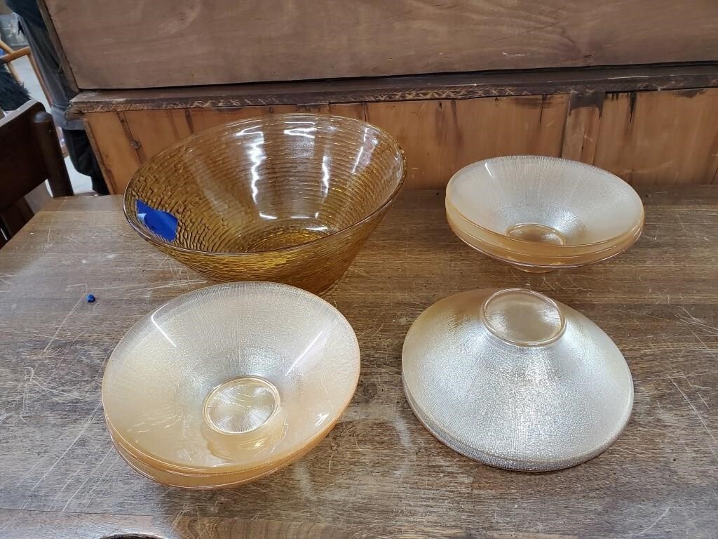 Glass Serving Bowl w/ Other Bowls