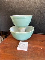 2 Pyrex mixing bowls turquoise blue 2.5 quart