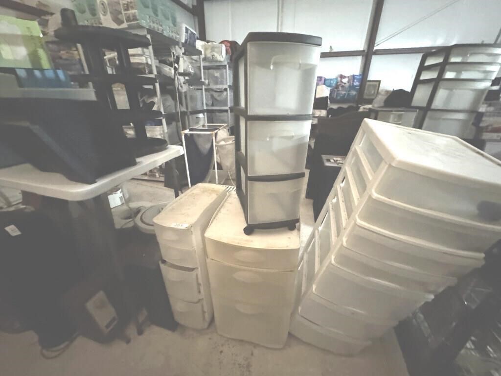 LOT OF PLASTIC STORAGE UNITS