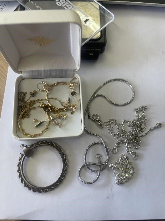 Assorted jewelry