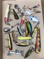 VINTAGE FISHING LURES LOT