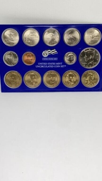 2007 US Mint uncirculated coin set w/ 5 $1 coins
