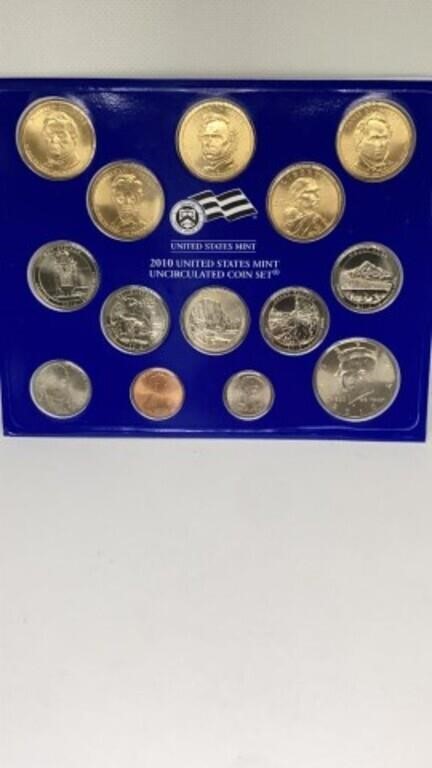 2010 US Mint uncirculated coin set w/ 5 $1 coins