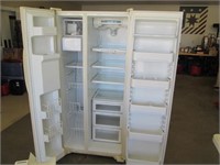Side by Side refrigerator freezer