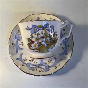 AYNSLEY CHRISTMAS ROSE TEACUP & SAUCER