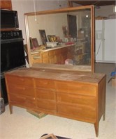 Vintage Johnson/Carper nine drawer dresser with