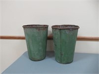 2 Green Sap Buckets / Seaux de sève vert
