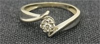 14 karat white gold ring size 6