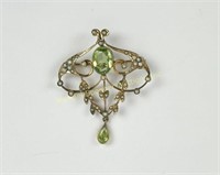 EDWARDIAN 9K GOLD PERIDOT & SEED PEARL BROOCH