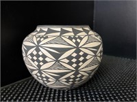 Acoma, N.M. Native American Pottery Jar. 4" high