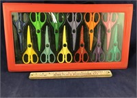 Plastic Case With Twelve Pinking/Pattern Shears