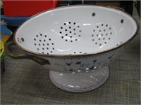 9" METAL COLLANDER