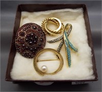 (4) Vintage broaches of various styles. Brands