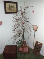 Fake tree w/birds, checker board, picture, misc