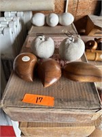 CERAMIC AND WOODEN FRUIT DECORATIVE PIECES