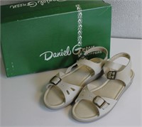 Never Used Daniel Green Slippers size 8