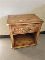 Solid end table in good condition