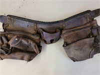 LEATHER TOOL POUCH AND HAMMER