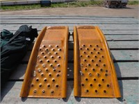 Set of car ramps