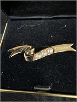 Vintage Avon, Gold and pearl ribbon pin