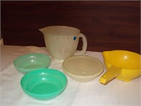 Tupperware Lot - Bowls, Measuring Quart ++